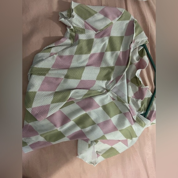 Tops - Picture 7 of 8